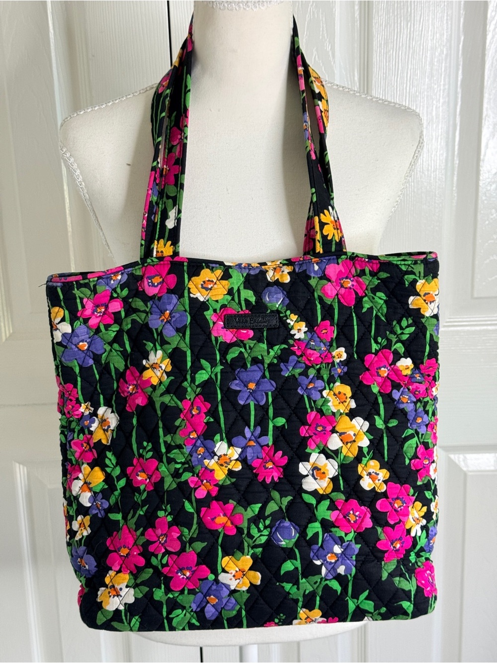 Vera Bradley Classic Vera Tote Wildflower Garden Black Floral Quilted Bag EUC